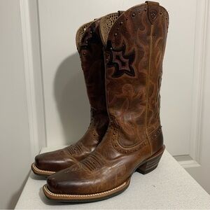 Ariat Women Runaway Brown Leather Studded Cowgirl Boot. Size 7.5